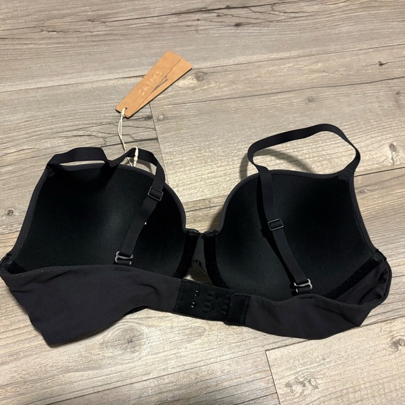 SKIMS Kim Kardashian Fits Everybody push up bra 34C new with tags - Picture 2 of 4